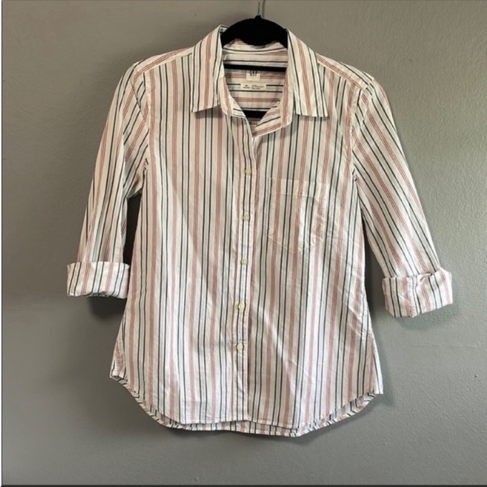 NWT Gap petite fitted boyfriend cotton long sleeves button down shirt. Size XSP